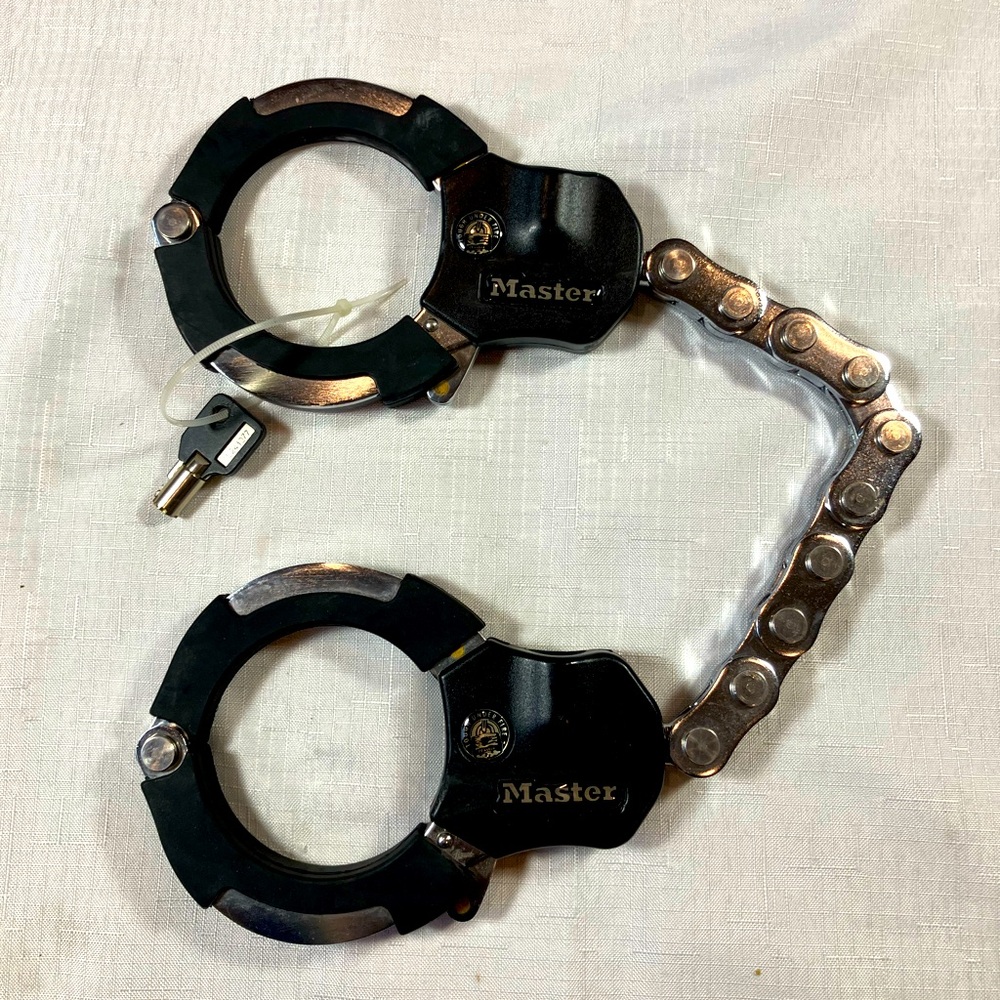 Like New! Master Lock Street Cuff Handcuff Style Motorcycle/Bike Lock